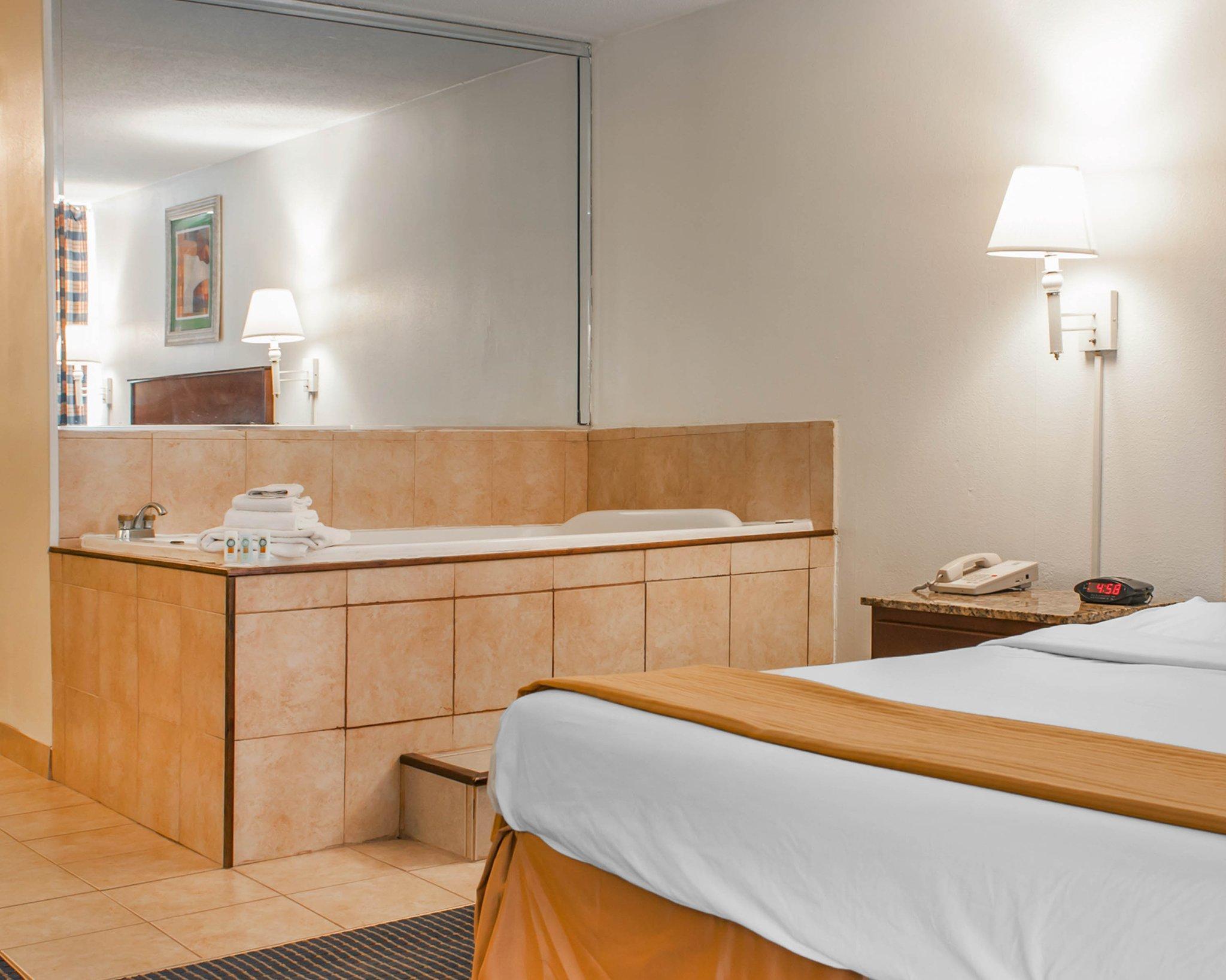Quality Inn & Suites Lafayette I-65 Buitenkant foto
