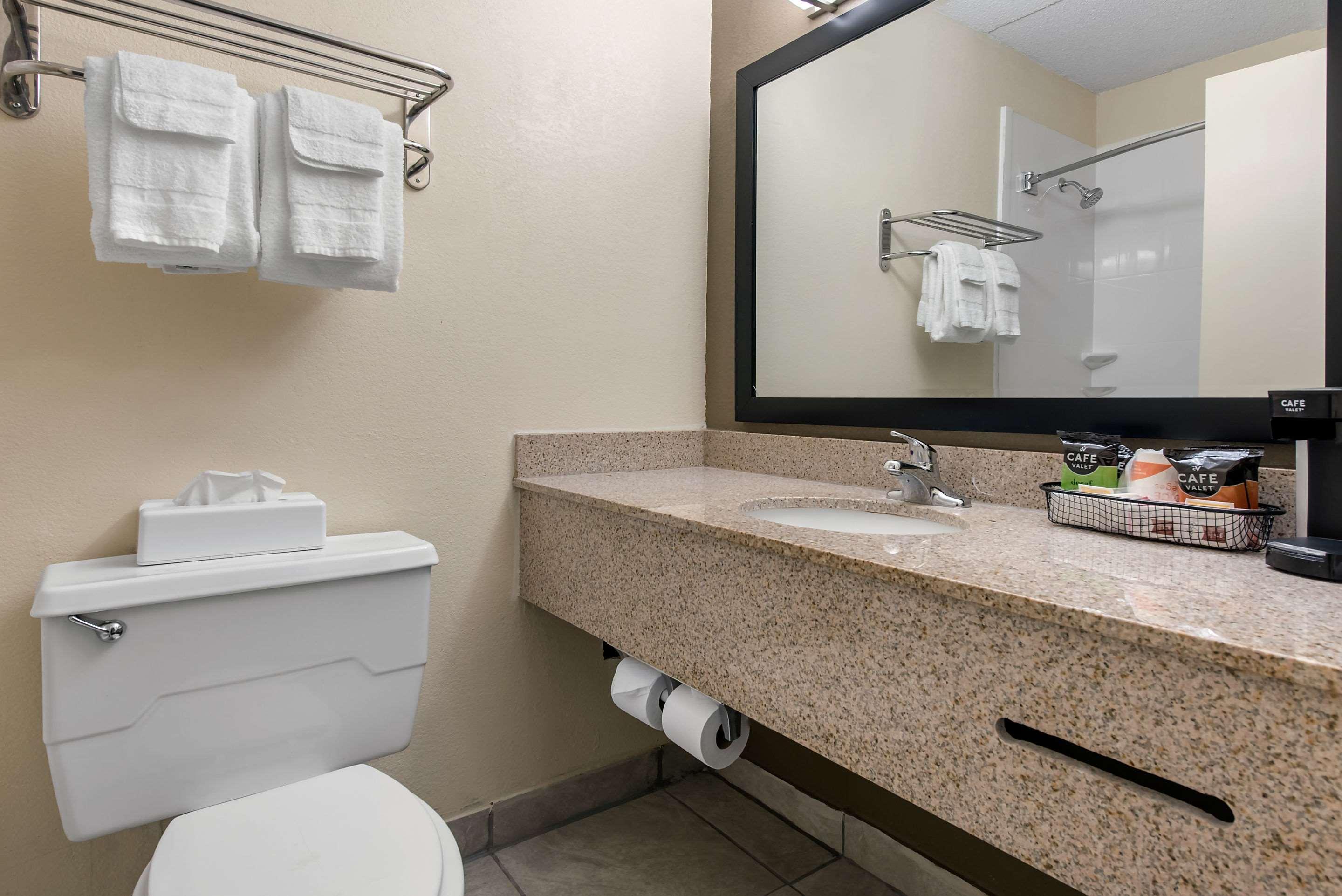 Quality Inn & Suites Lafayette I-65 Buitenkant foto