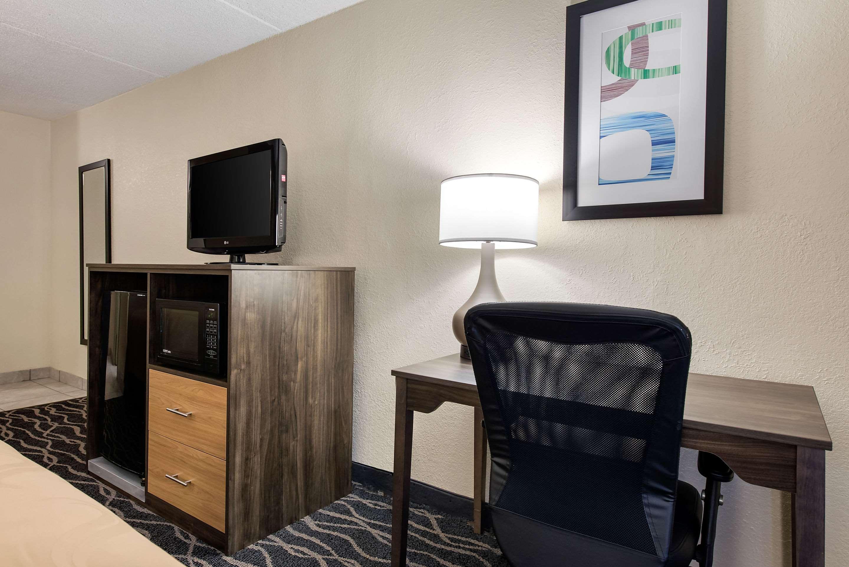 Quality Inn & Suites Lafayette I-65 Buitenkant foto